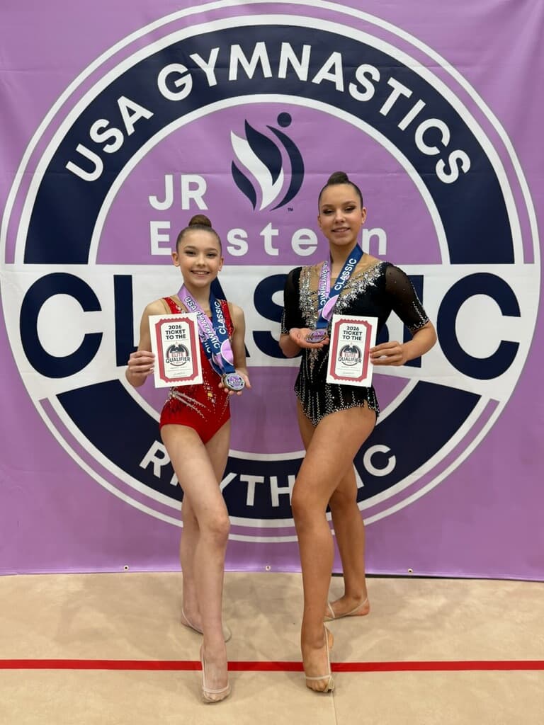 Two RRT athletes with qualifier tickets and medals at JR Eastern Classic